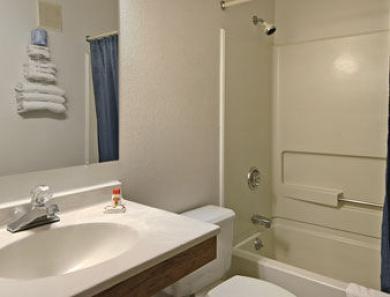 Super 8 By Wyndham Lake George/Warrensburg Area Room photo